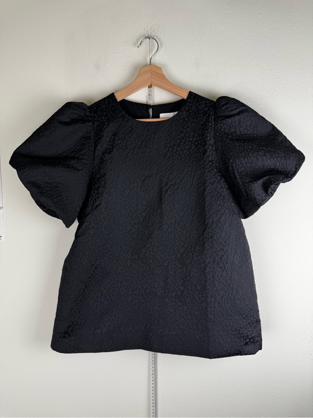 NWT Tuckernuck Pomander Place Lyla Jacquard Puff Sleeve Blouse Black Medium - Picture 5 of 12